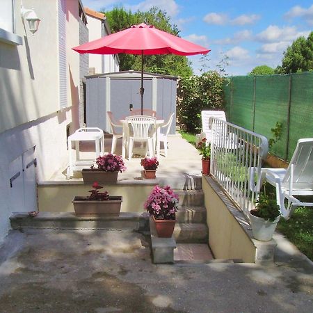 Appartement Charmant A Breuillet Avec Jardin Spacieux מראה חיצוני תמונה