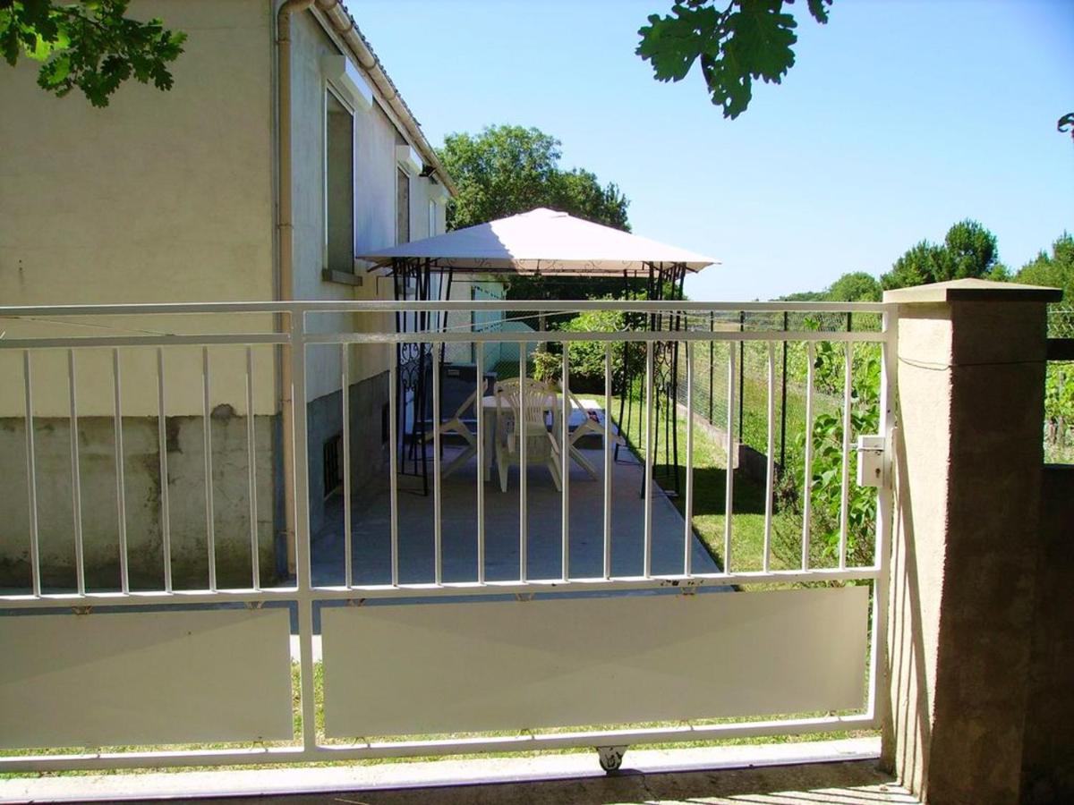 Appartement Charmant A Breuillet Avec Jardin Spacieux מראה חיצוני תמונה