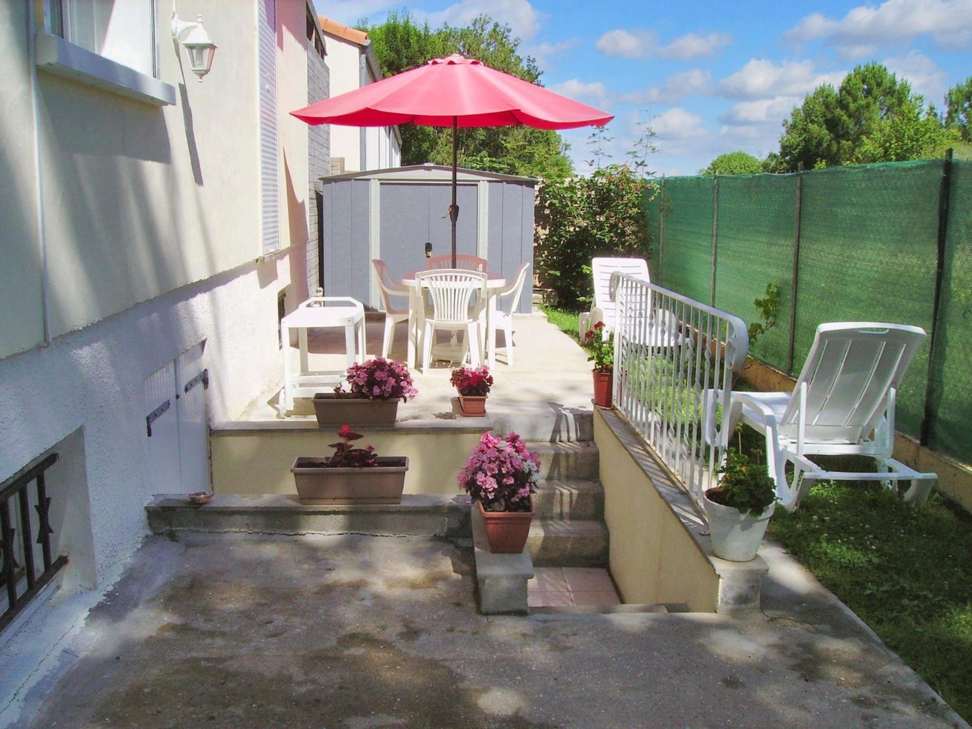 Appartement Charmant A Breuillet Avec Jardin Spacieux מראה חיצוני תמונה